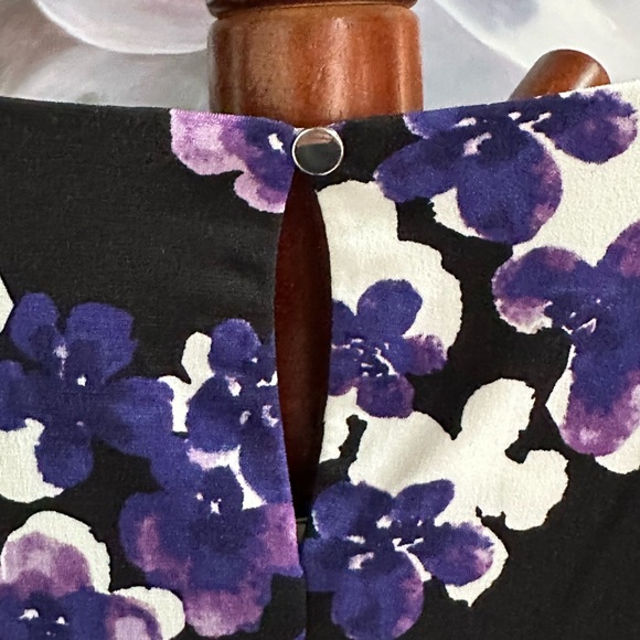 Calvin Klein Sleeveless Floral Blouse / Top - Picture 3 of 5